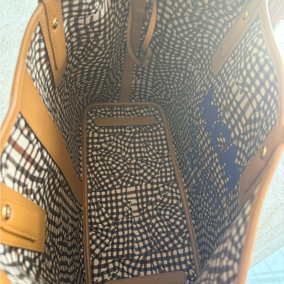 MCM Liz Reversible Tote with Pouch - Picture 9 of 9